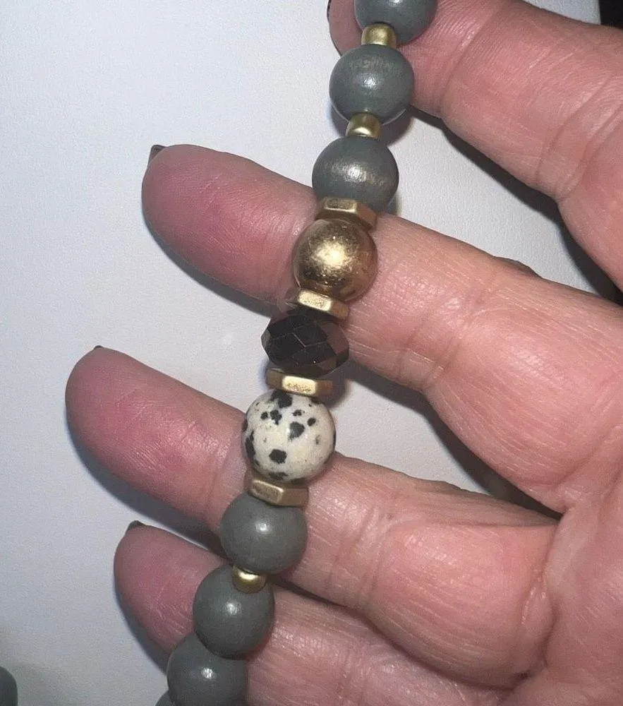 Vintage Wooden Bead And Gold Tone Pendant Necklace - Image 4