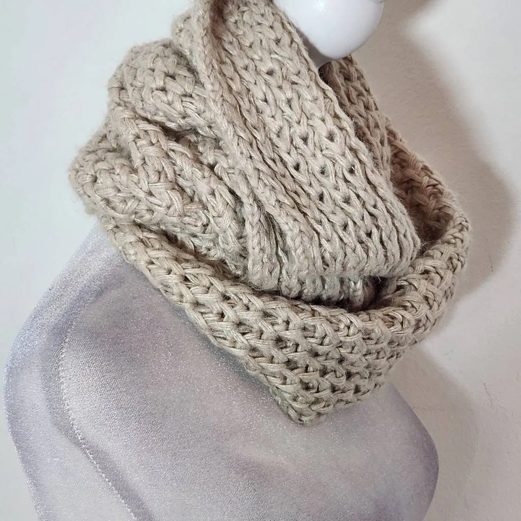 Aeropostale Tan Chunky Knit Scarf One Size Khaki Knit Infinity Scarf - Image 3