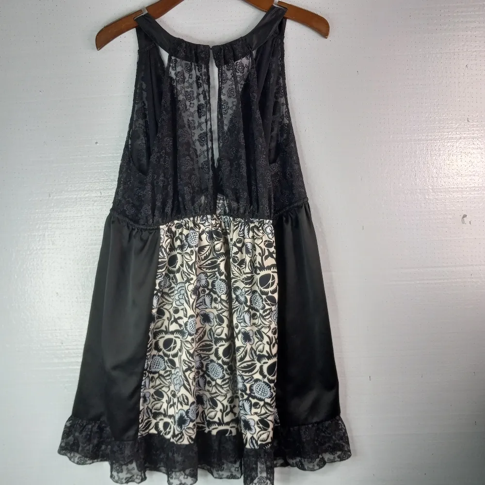 Cacique 28/20 Chic Black and White Pastel Sky Blue Floral Paneled Negligee - Image 4