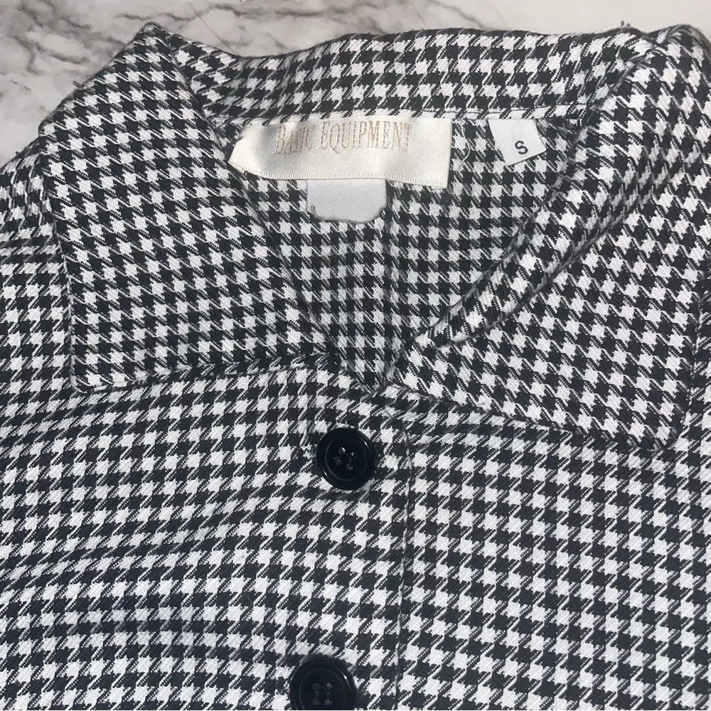 Equipment Black and White Houndstooth Vest Top - Image 3
