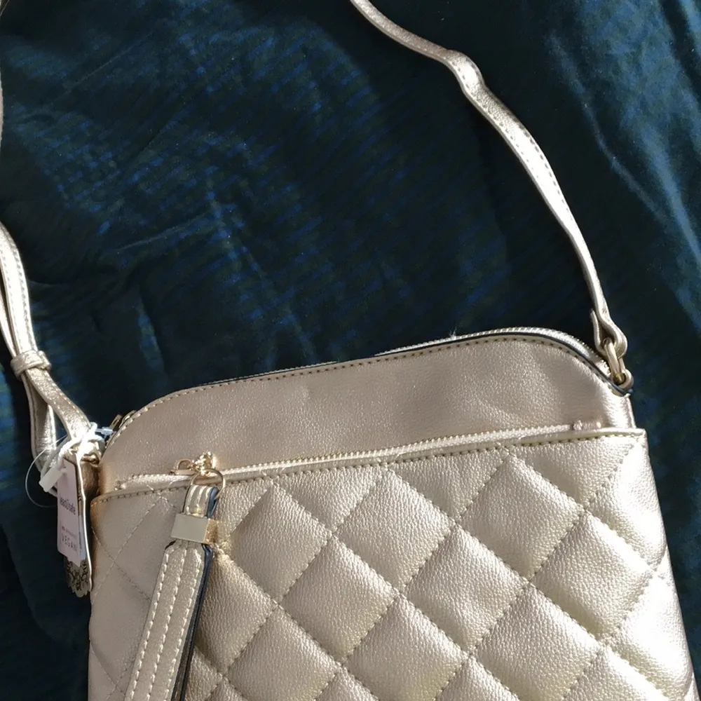 New Gold Quilted Double Entry Croosbody Adjustable - Image 2