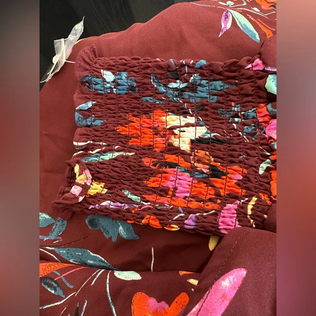 NWT - Zac & Rachel Burgundy Maroon Floral Blouse. - Image 5