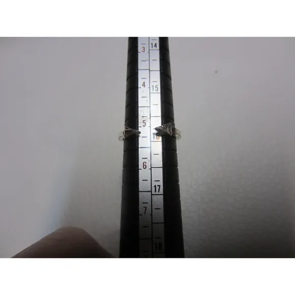 Silver Tone Two Small Triangles Women's Ring Size 5.5 - Image 2