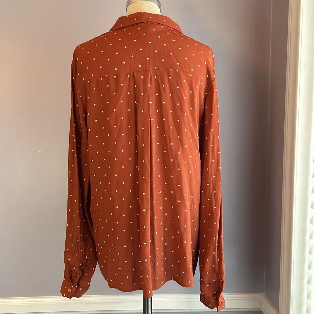Forever 21 rust and white polka dot pull over long sleeve blouse with collar M - Image 2
