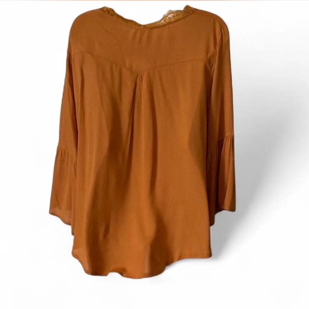 Lace Trimmed Surplice Top‎ - Image 2