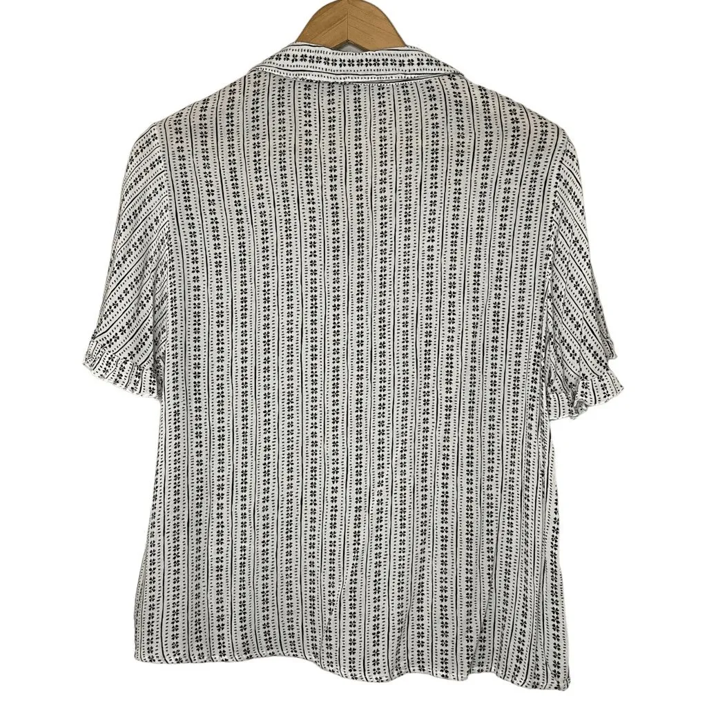 JOLT Ruffle Trimmed Short-Sleeve Lightweight Button Down, Large - Image 2