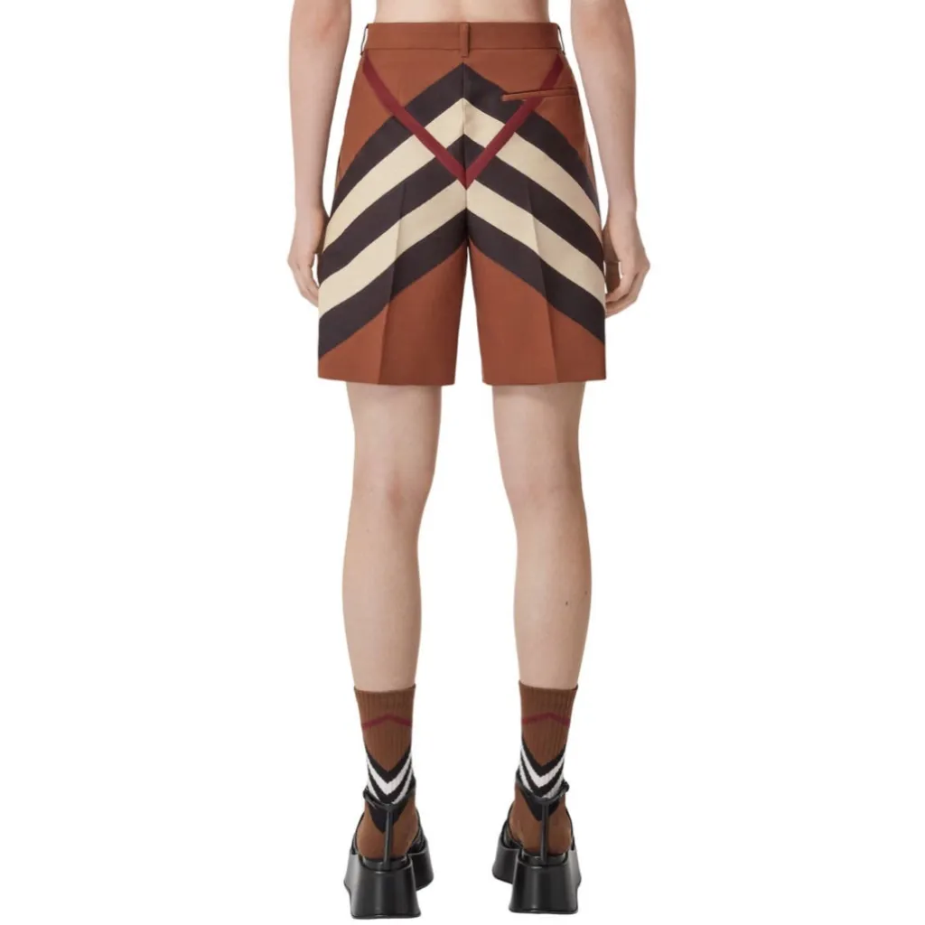 Burberry Rosalie Kissing Check Jacquard Wool Shorts 8 US 10 UK Chevron Check NEW - Image 2