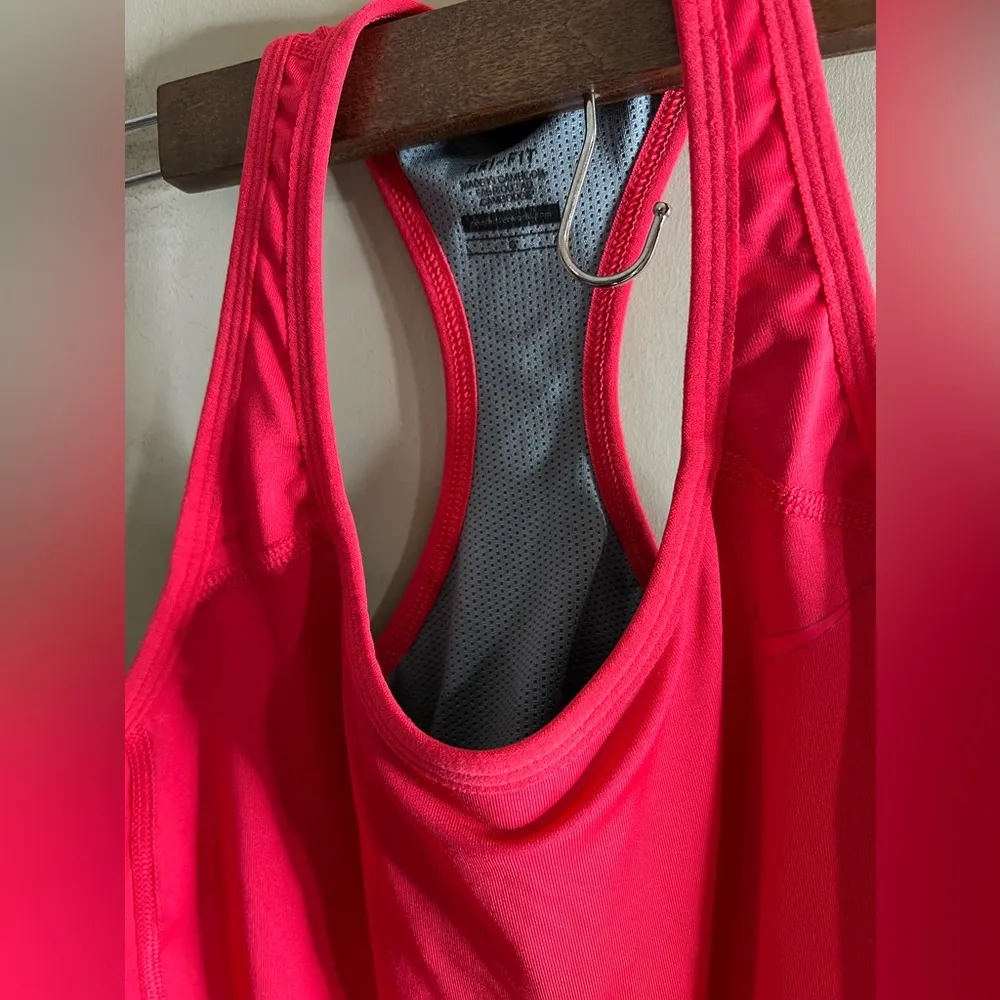 Nike  dri fit racer back tank built in bra size large - Image 7