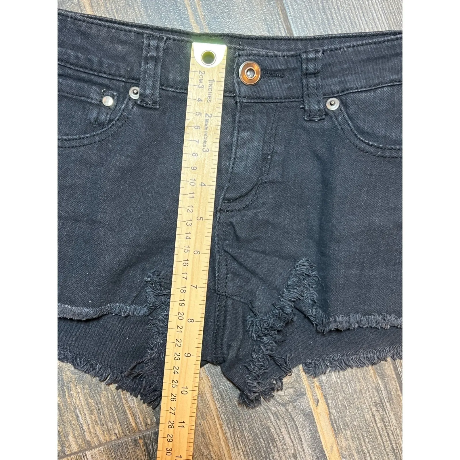 EMPYRE Black Denim Cutoff Frayed Hem Mini Shorts Size 3 Beachwear Party Booty - Image 7