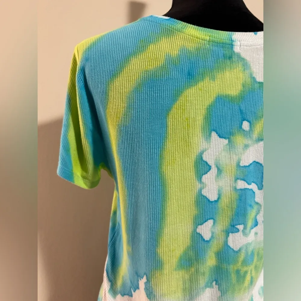 Handmade Haley & June Blue and Green Embroidered Earth Tie Dye tee size XL - Image 6