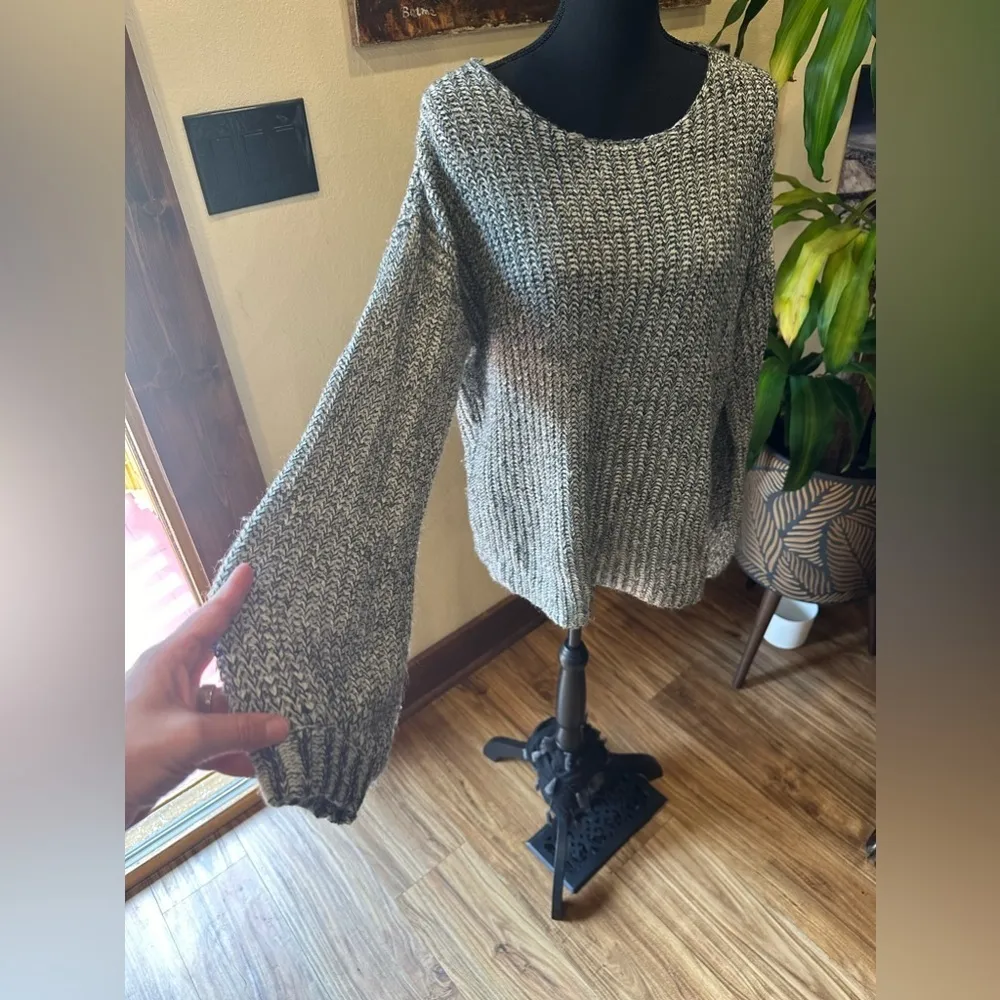 EUC FASHION ON EARTH Women's Lace-up Back Open Scoop Neck Sweater Sz M - Image 6