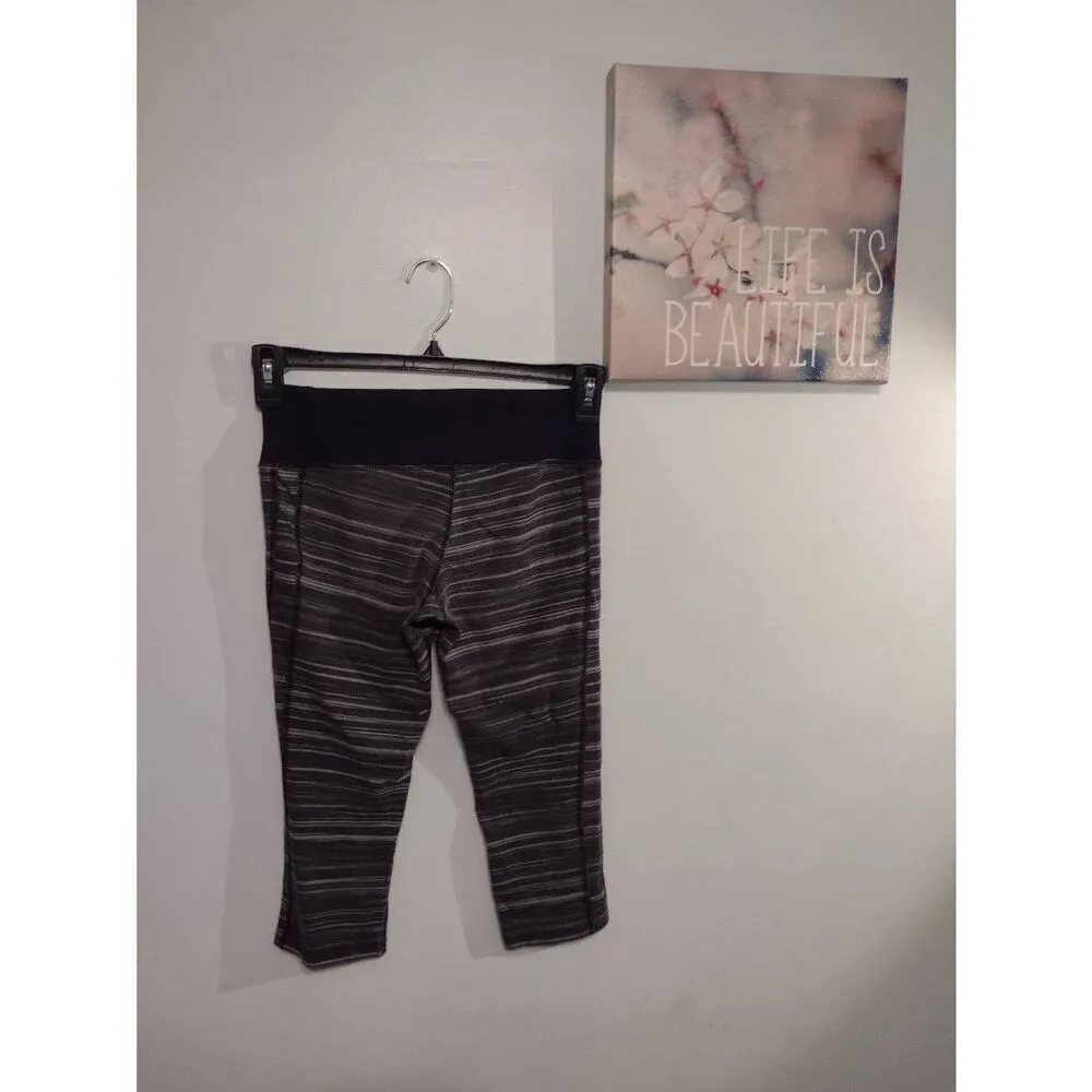 Nike Dri Fit Size S Grey Striped Cropped Yoga Leggings Capri - Image 2