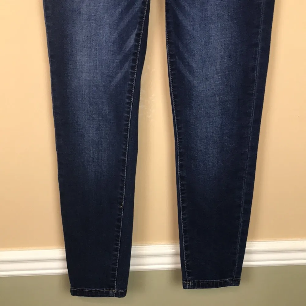 Tahari Women’s Kelly Classic Skinny Medium Wash Denim Jeans - Image 3