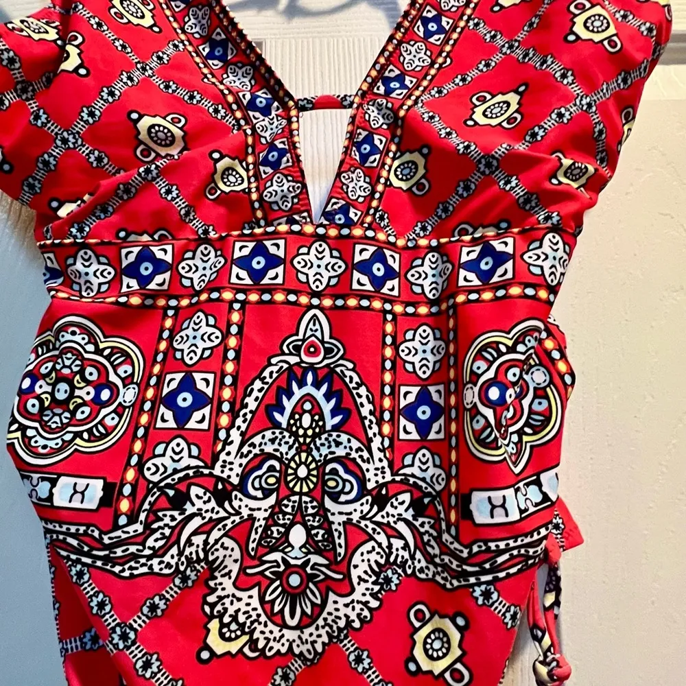 Cupshe one piece swim suit - red multi color - size large - Image 2