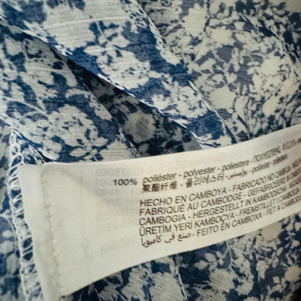 Zara sheer blue white ditzy floral button-down blouse size S - Image 10