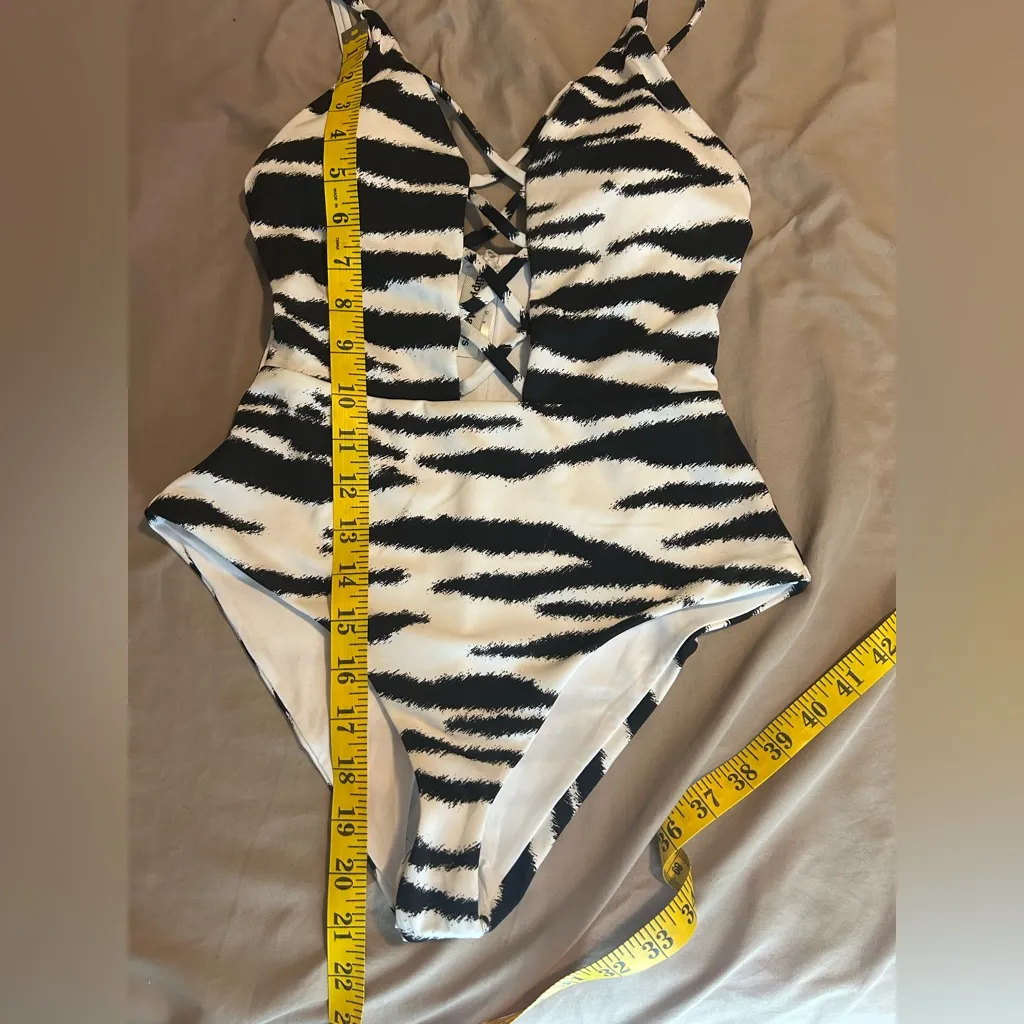NWT Dippin’ Daisy’s One Bliss Zebra Print One Piece Bathing Suit Size S Swimwear - Image 13