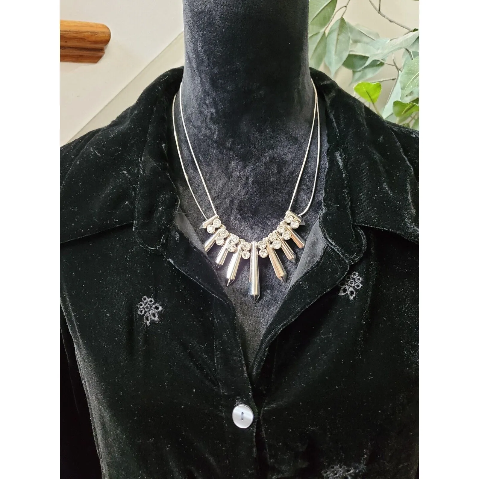 Avenue Women's Black Rayon Collared Neck Long Sleeve Casual Button Down Shirt XL - Image 2