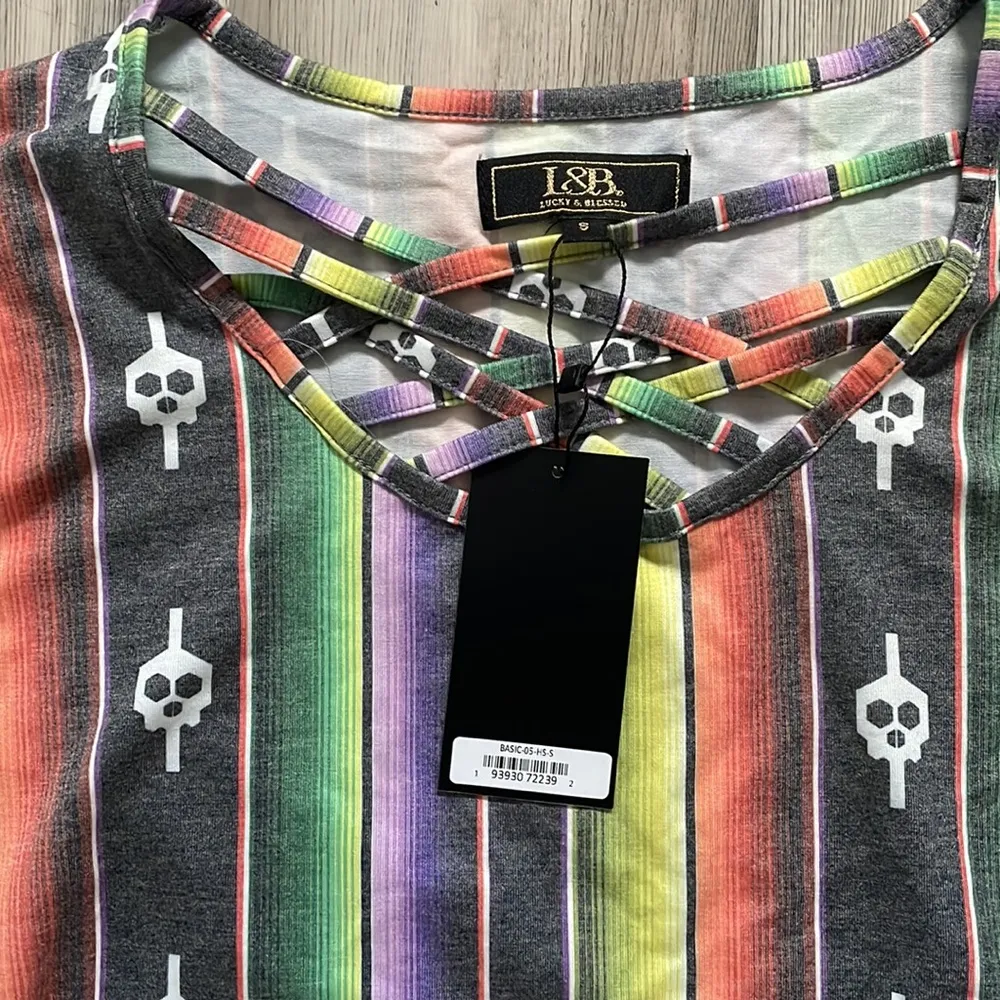 Skull pattern tunic NWT size small - Image 2