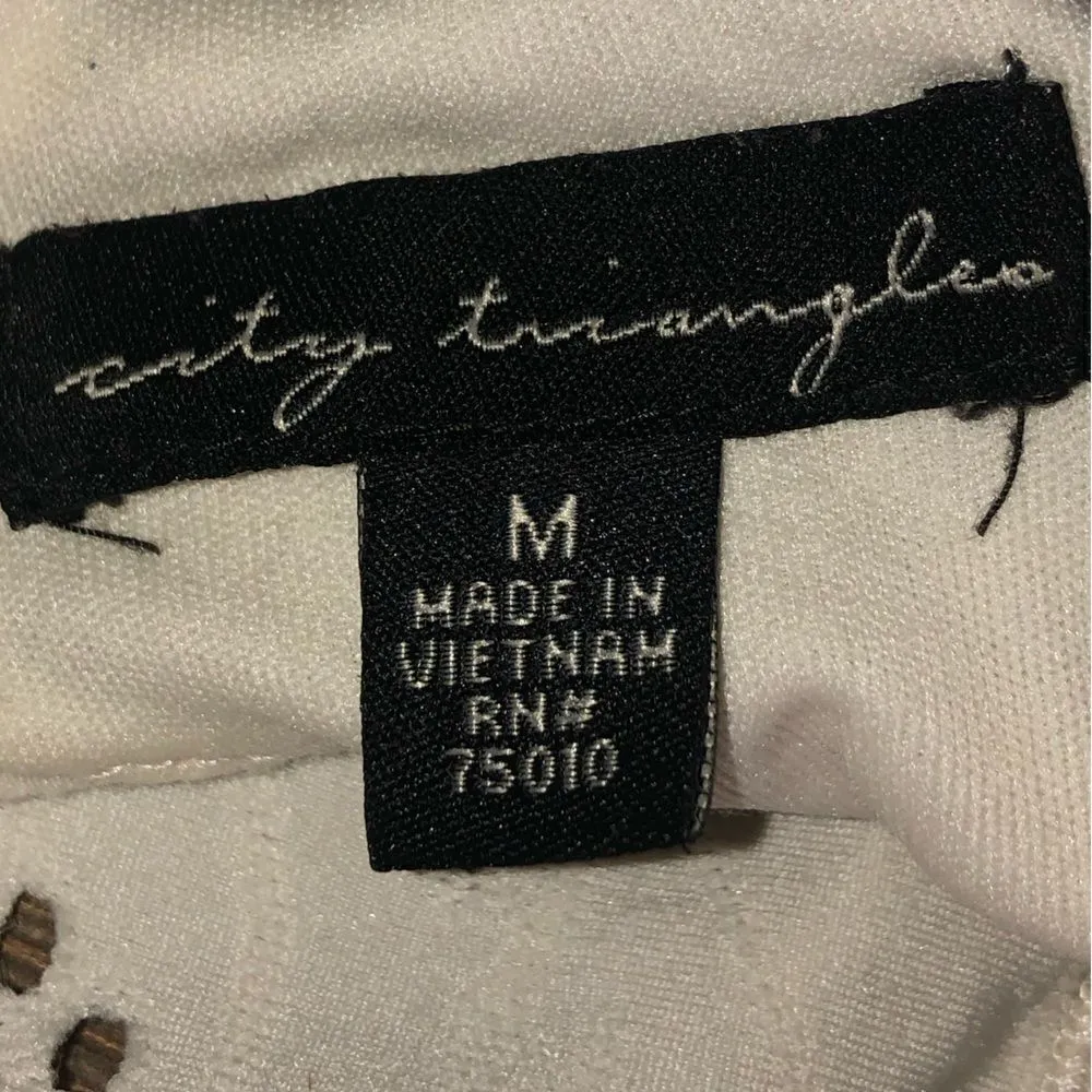 💕5️⃣for25 City triangles high low dress with open cross cross back Sz M in cream - Image 3