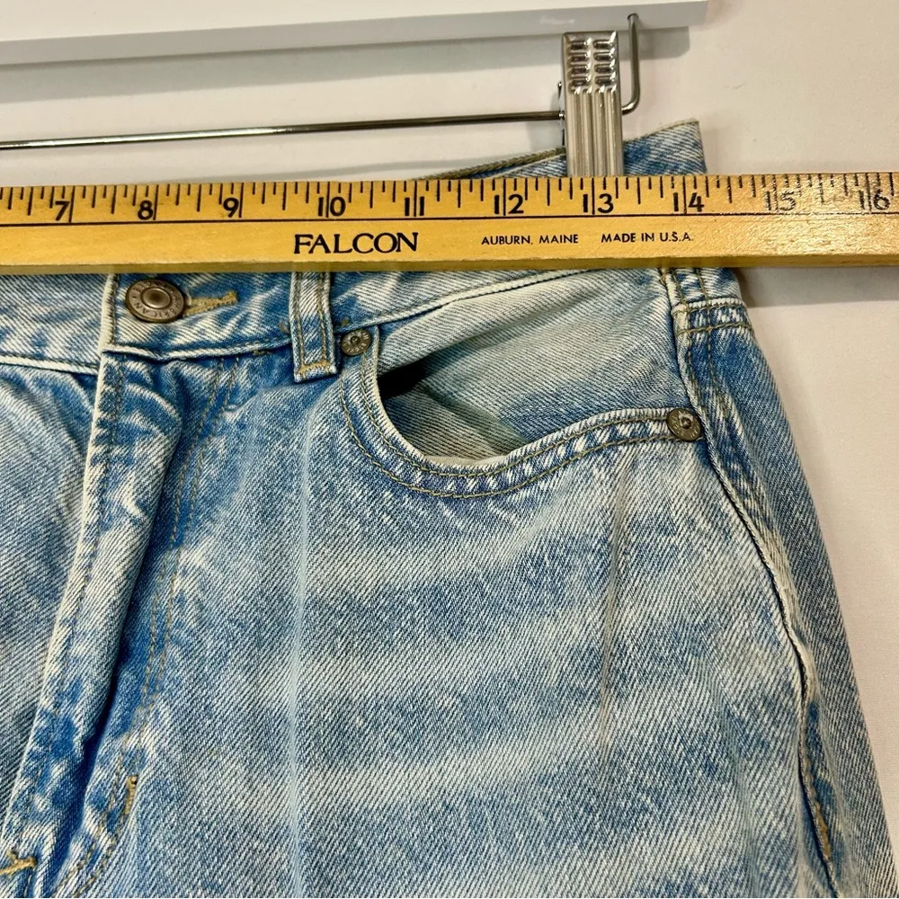 American Eagle Women’s Distressed Mom Jeans Light Blue Wash Size 4 Regular FLAW - Image 7