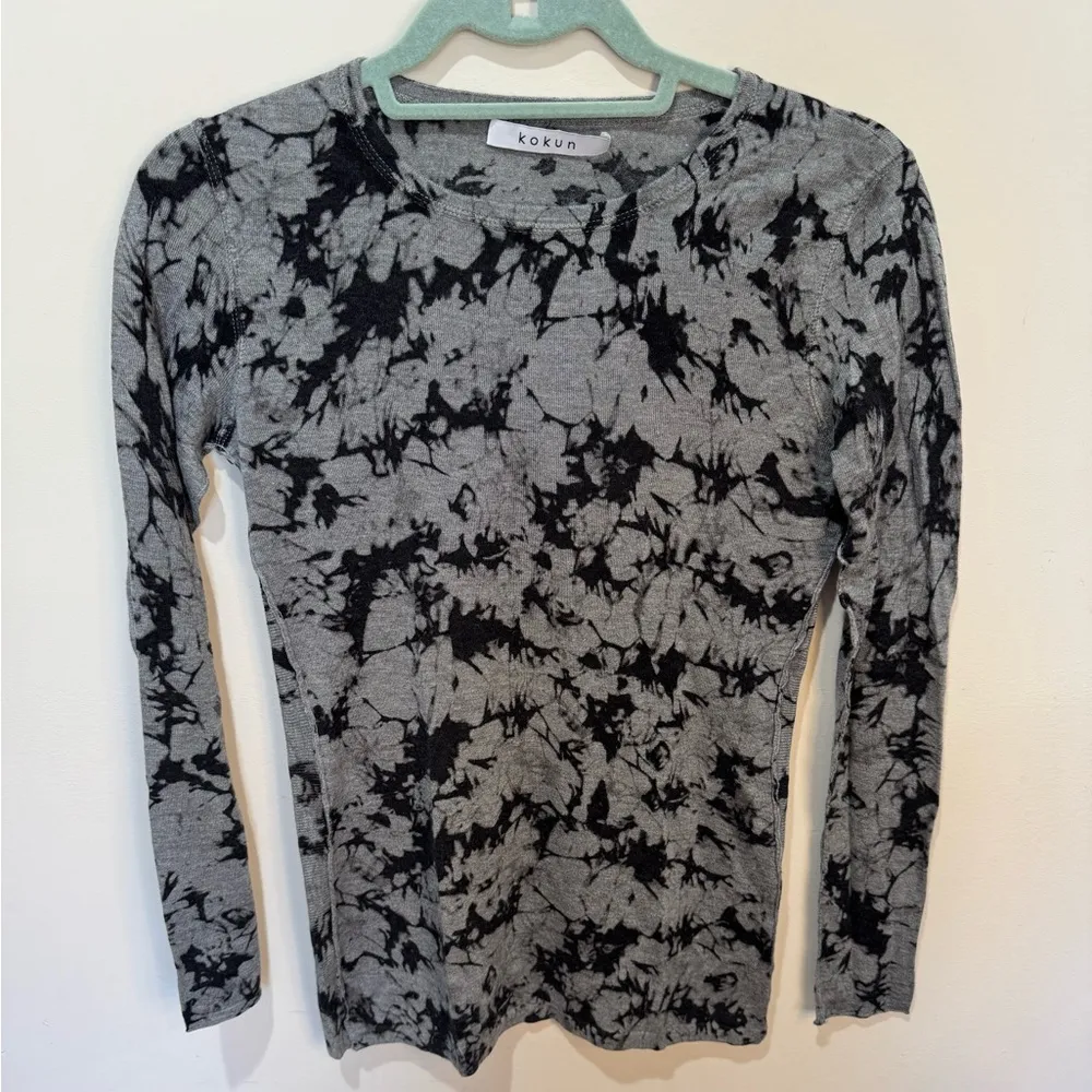 Kokun Grey Marble Print Fitted‎ Crew Size Small Bamboo Cashmere Top Gray - Image 2