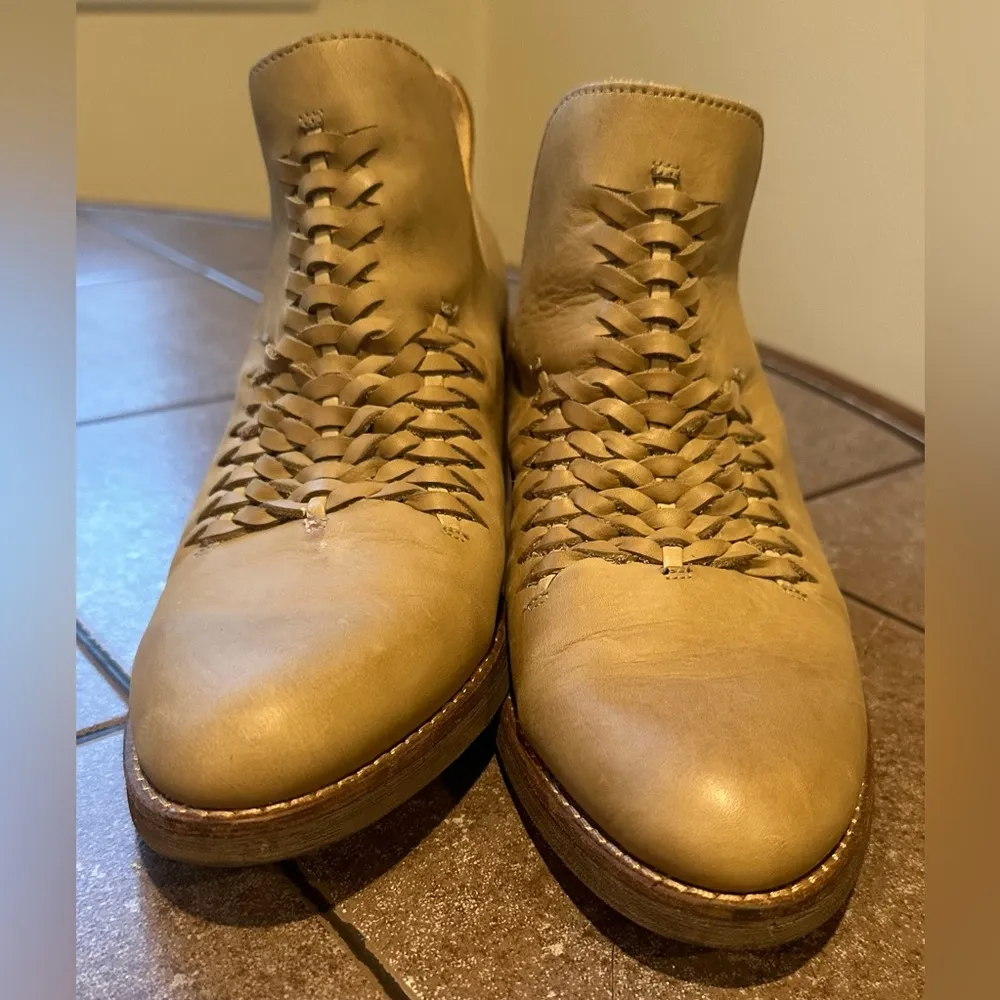 Latigo Tan Kick Woven Split Shaft Booties Blocked Heel. Sz 6M Leather. 2 Inch - Image 2