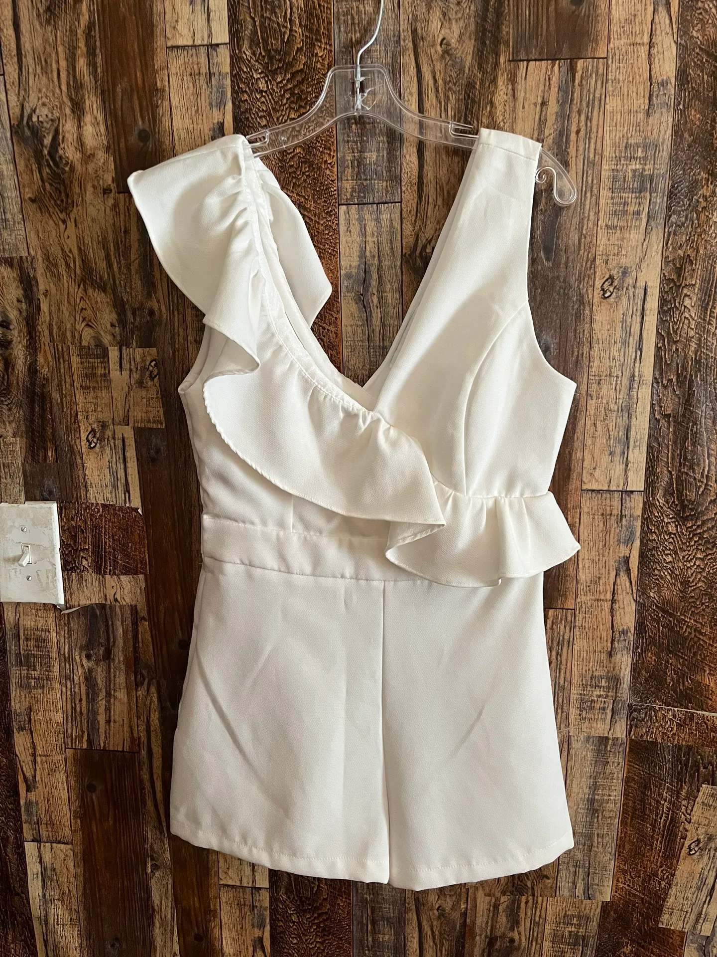 Do Be White romper ladies size large 31 length x 17 wide Zipper on the side - Image 3