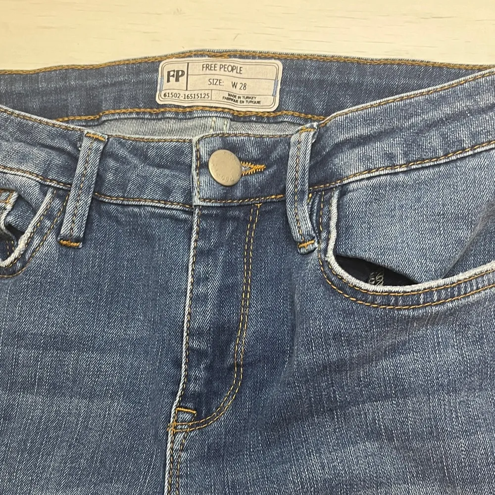 FREE PEOPLE HIGH RISE CROP FLARE RAW HEM JEANS, 6 (28) - Image 4