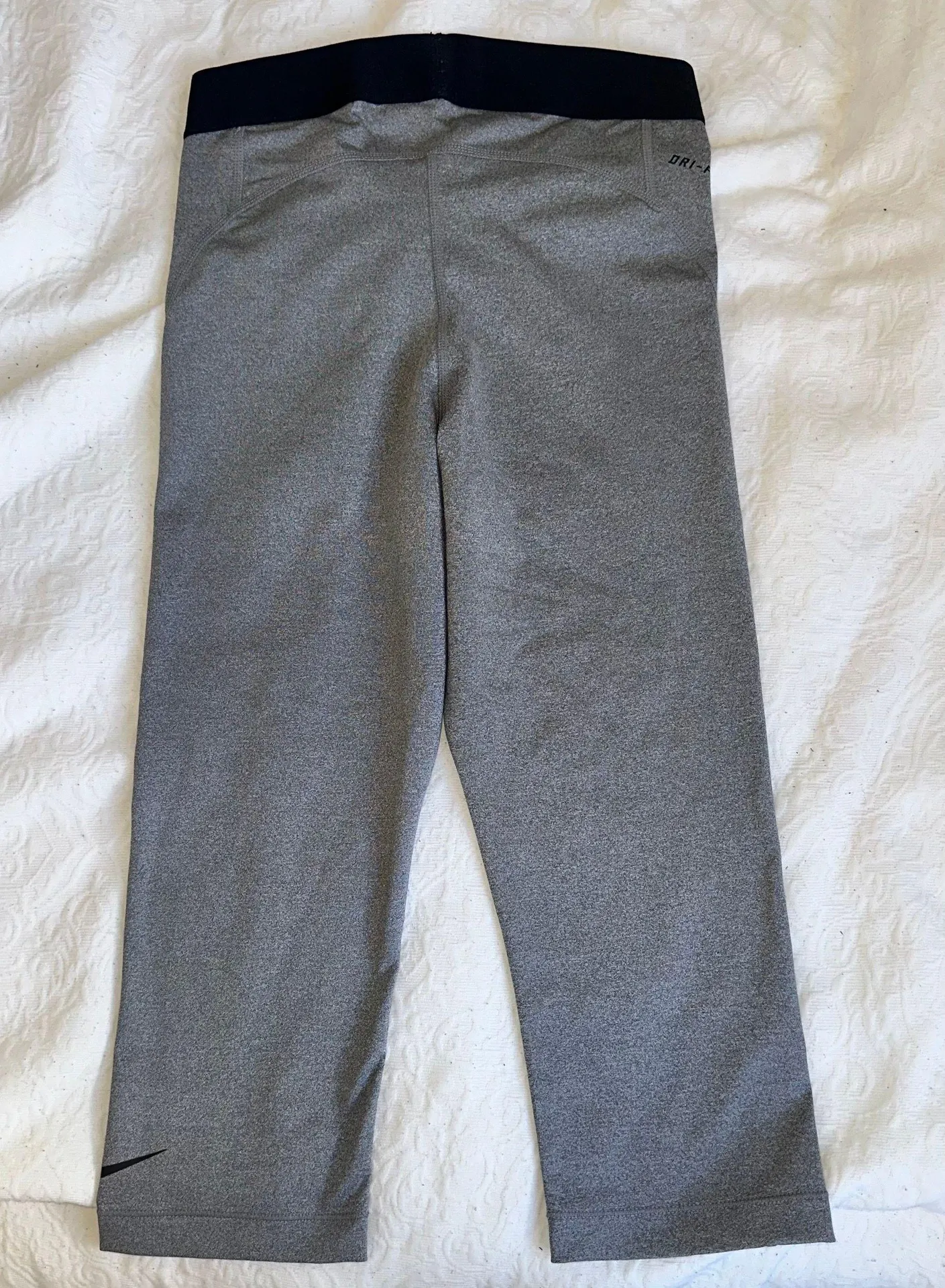 Pro Cropped Leggings - Image 4