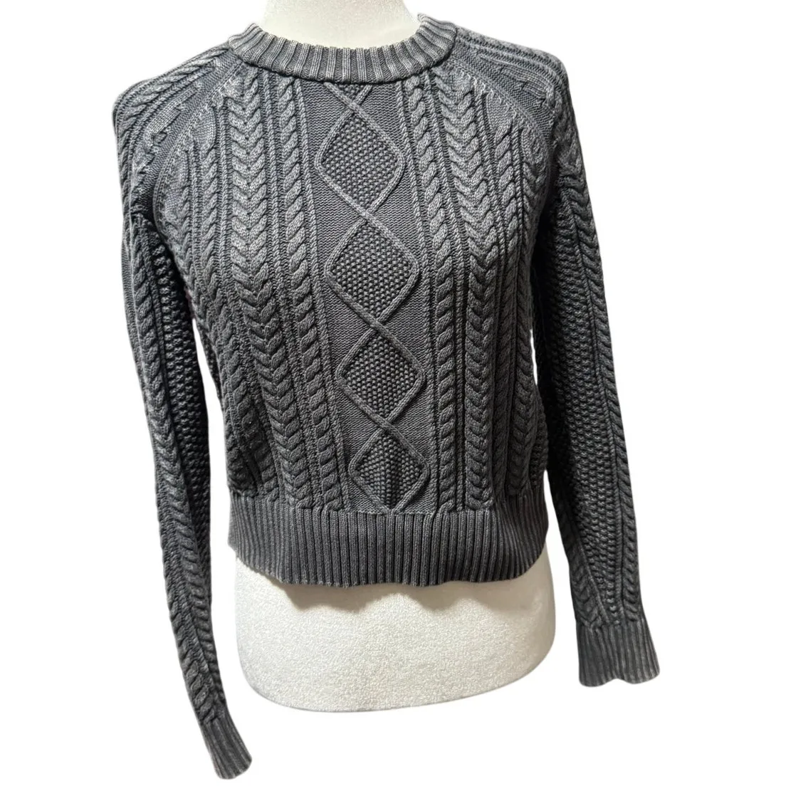 Faherty Organic Cotton Cable Knit Crewneck Sweater – Gray(Phantom) – Size Small - Image 3