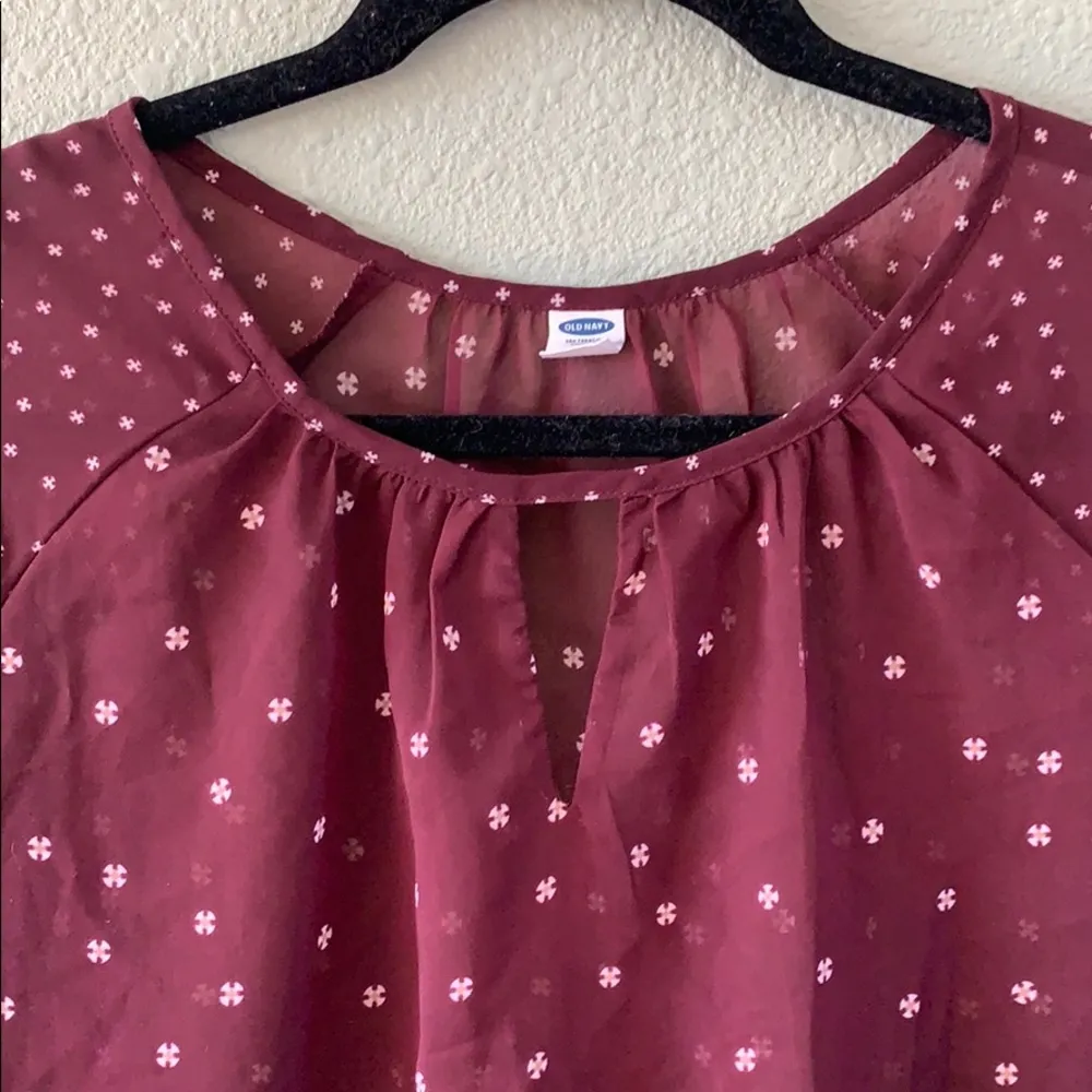 Old Navy sheer sz M long sleeve burgundy popover - Image 2