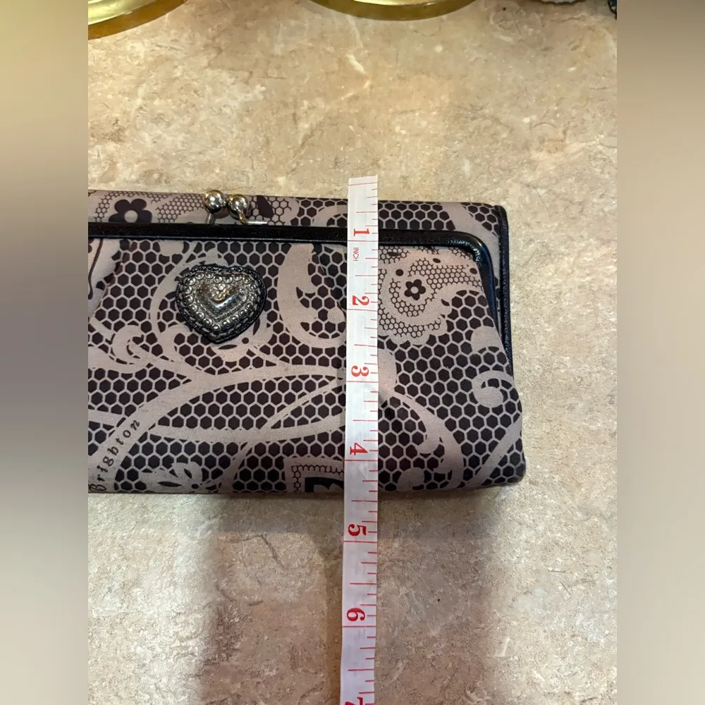 Brighton Elegant Kisslock Women's Clutch/Wallet beige/brown with silver hardware - Image 11