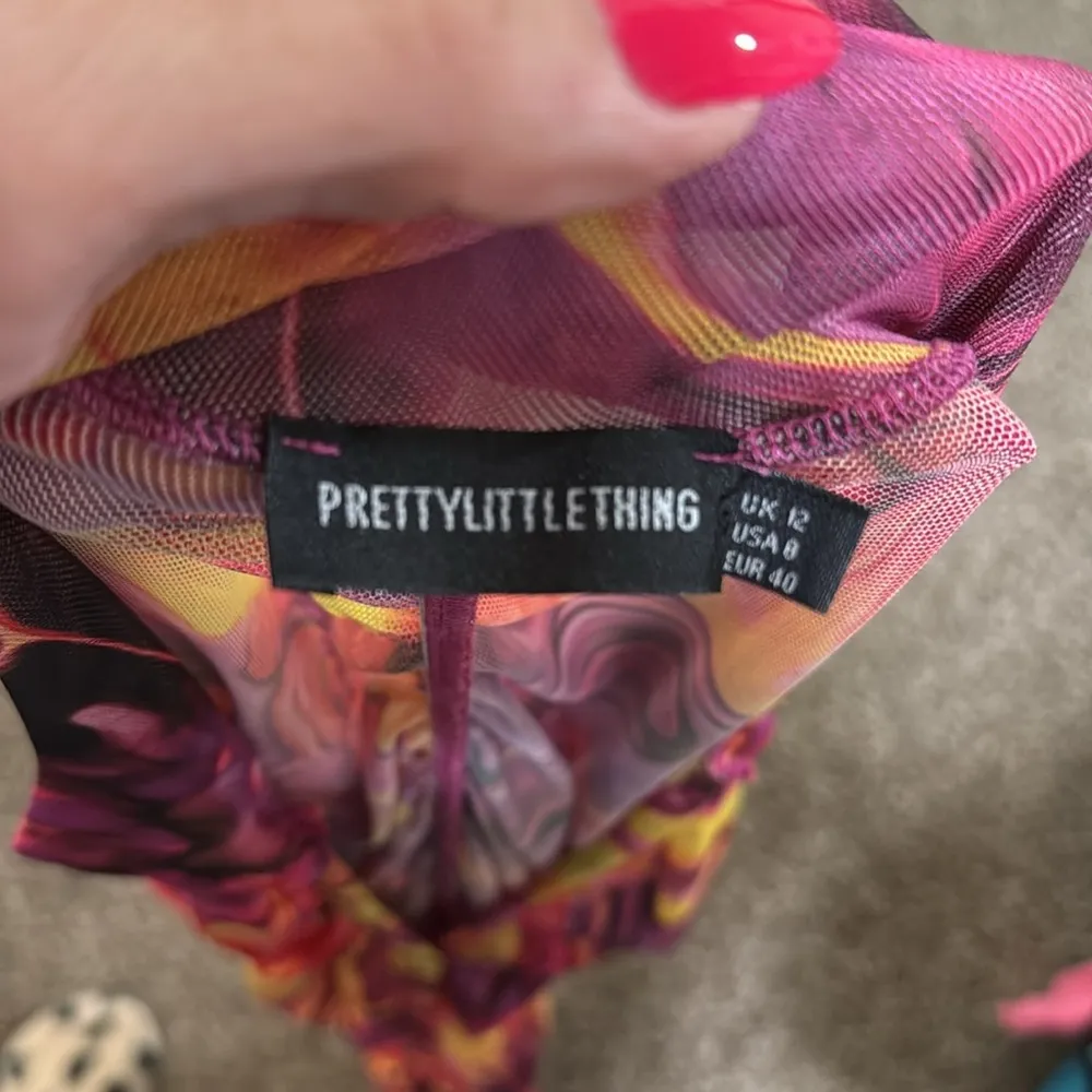 Prettylittlething Multi Abstract Ruched Shirt Dress v neck woman size 8 - Image 7