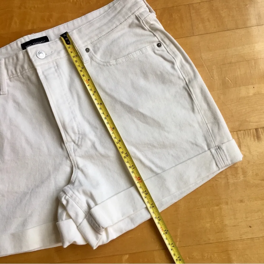 Free Assembly Cuffed, High Rise, Jean Shorts, Ivory, Cream, Ecru, Size 14 Tan - Image 12