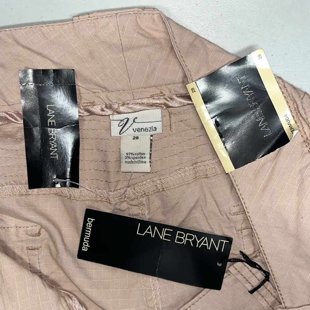 Venezia Lane Bryant NWT Size 28 Tan Side Zip Cargo Bermuda Shorts - Image 4