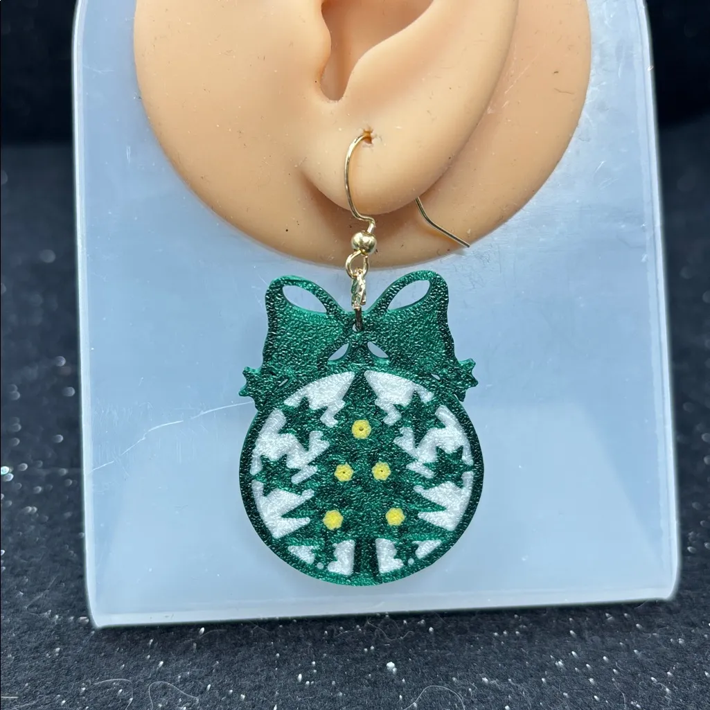 🎄✨ Christmas Tree Ornament Earrings | Gold Tone Accents 💛 Green - Image 2