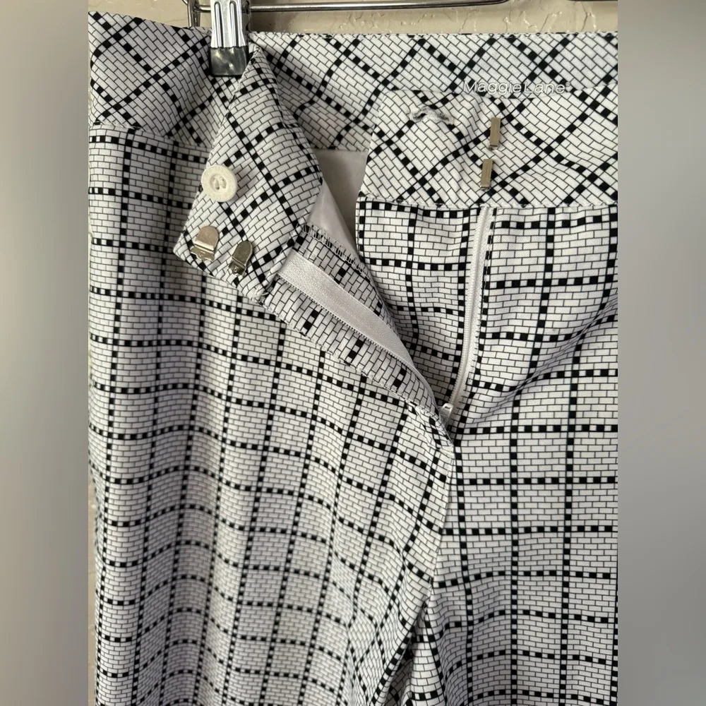 Women's Black & White Patterned MAGGIE LANE GOLF Stretch Shorts Size 8 - Image 6