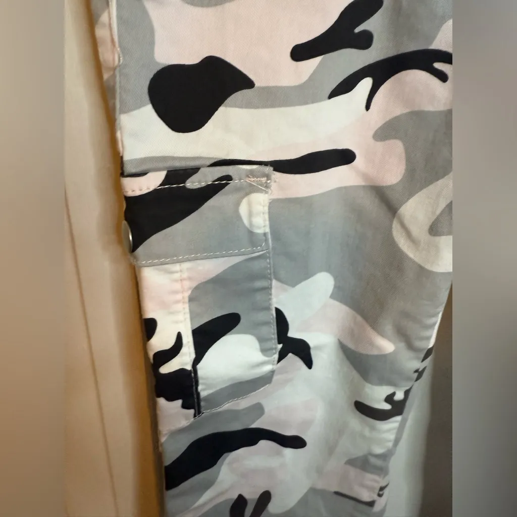 VIP Vintage Y2K Baby Pink Camo Cargo Belted Pants Size undefined - Image 5