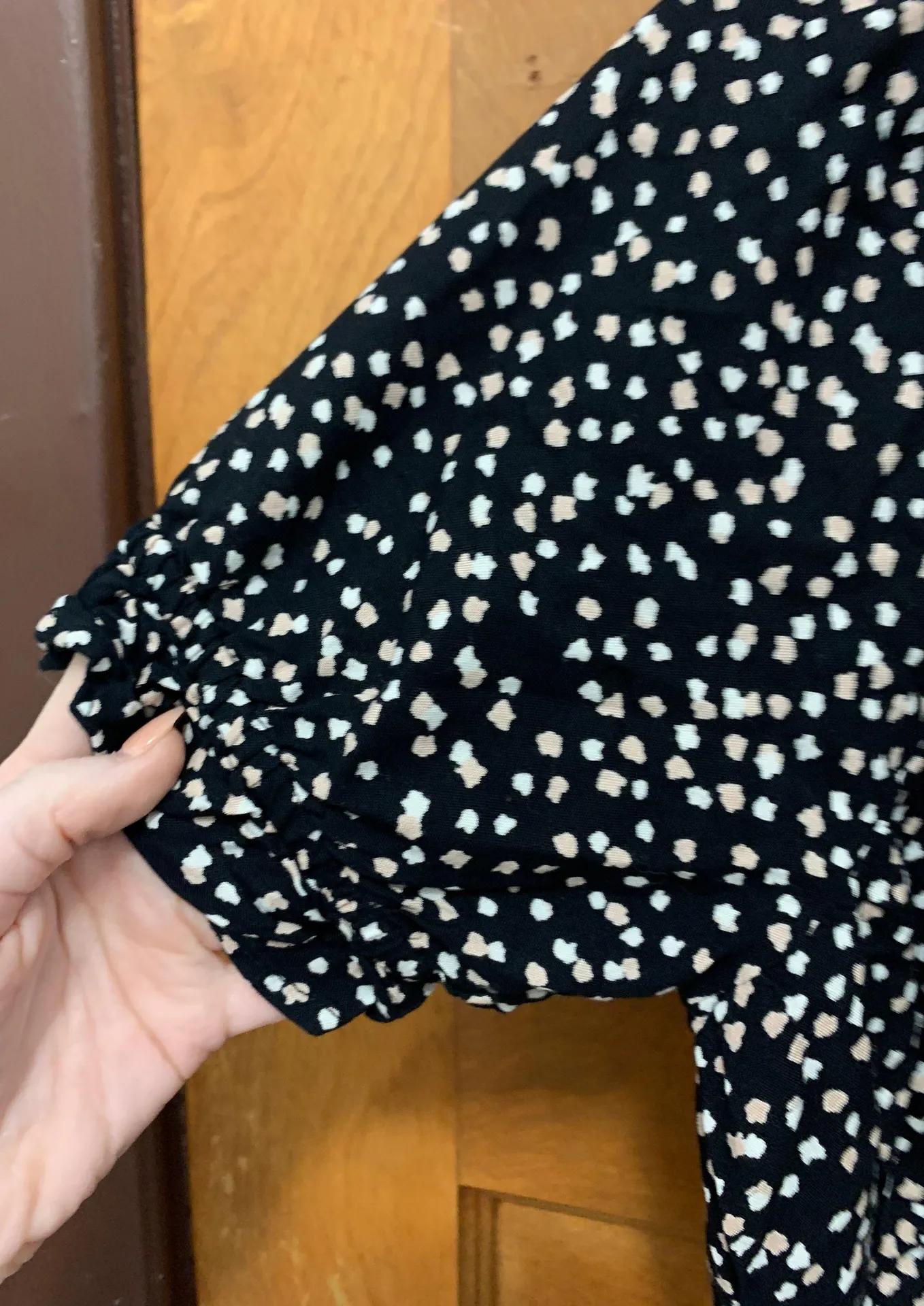 Cropped Spotted Blouse - Image 3