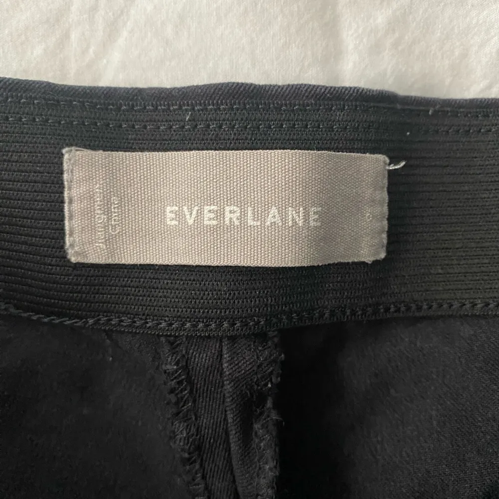 Everlane The Side-Zip Stretch Cotton Pant in Black - Image 4