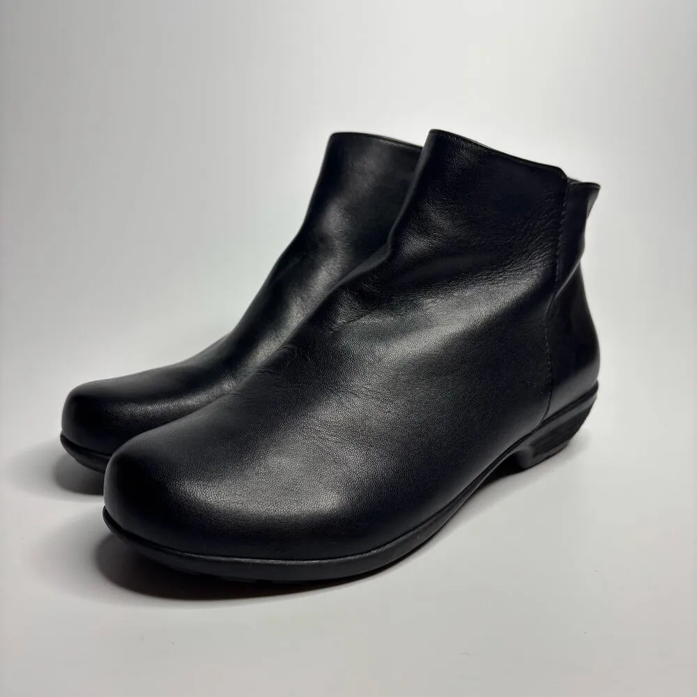 Walking Cradles Ezra Booties in Black Leather (Wide) Size 6 - Image 6