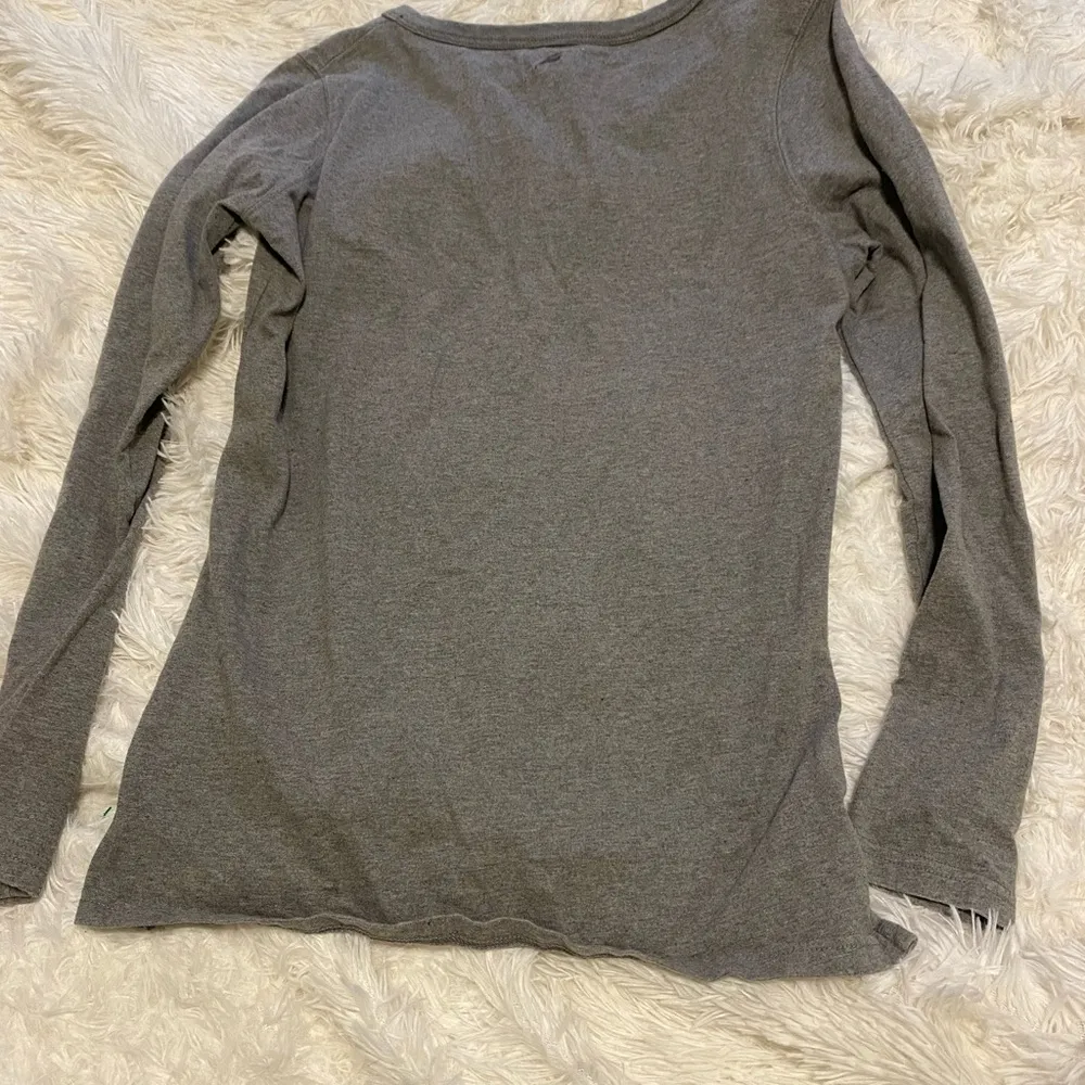 Wrangler gray long sleeve top size medium - Image 3