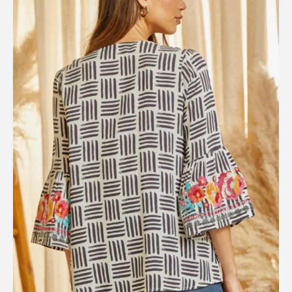 Savanna Jane Size Small Embroidered Blouse Top Black White Flare Sleeve Boho - Image 4