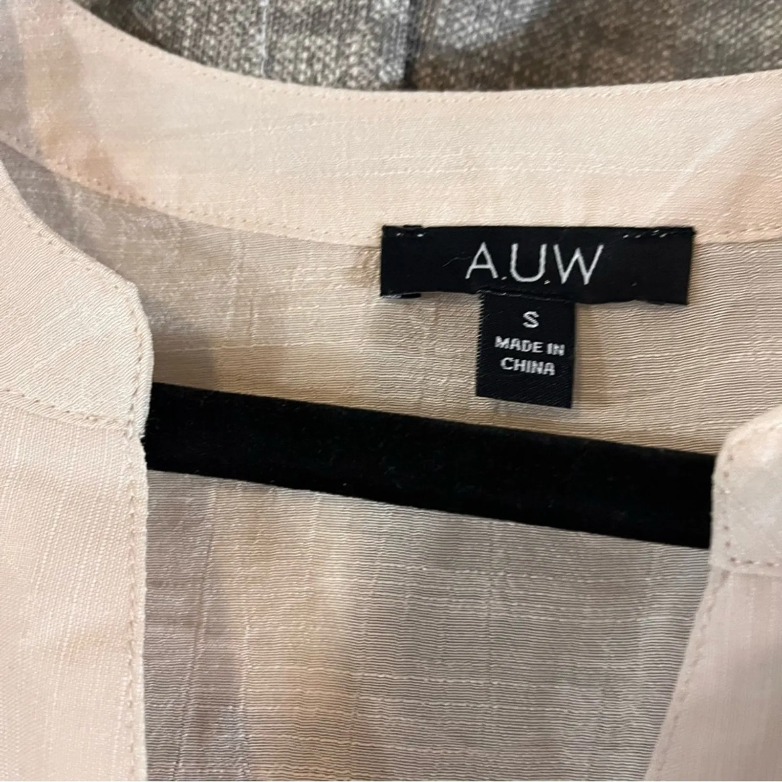 A.U.W Tan Button Front Blouse Size Medium‎ - Image 6