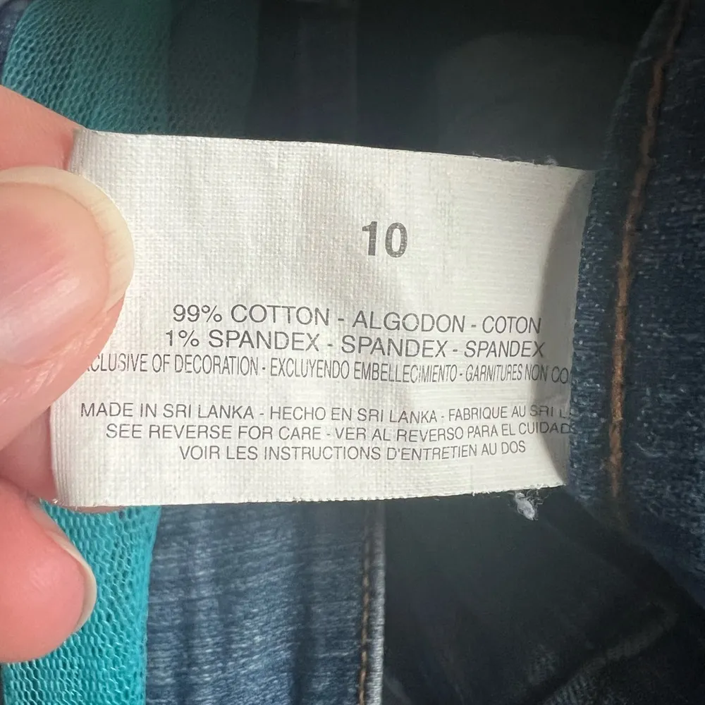 Gloria Vanderbilt Embroidered Capris With Light Blue sash   Size 10 - Image 7