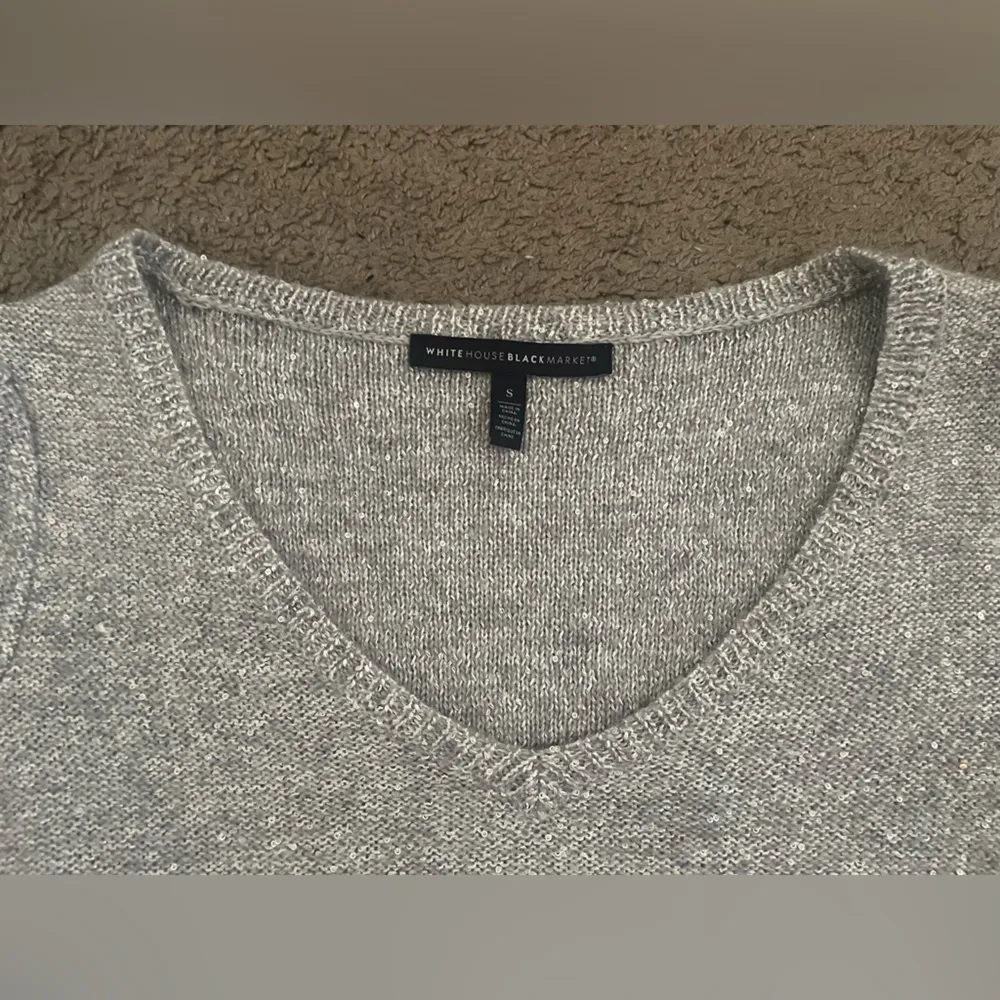 White House Black Market Gray/Silver Sequin Knit V-Neck Long Sleeve Sweater - Image 4