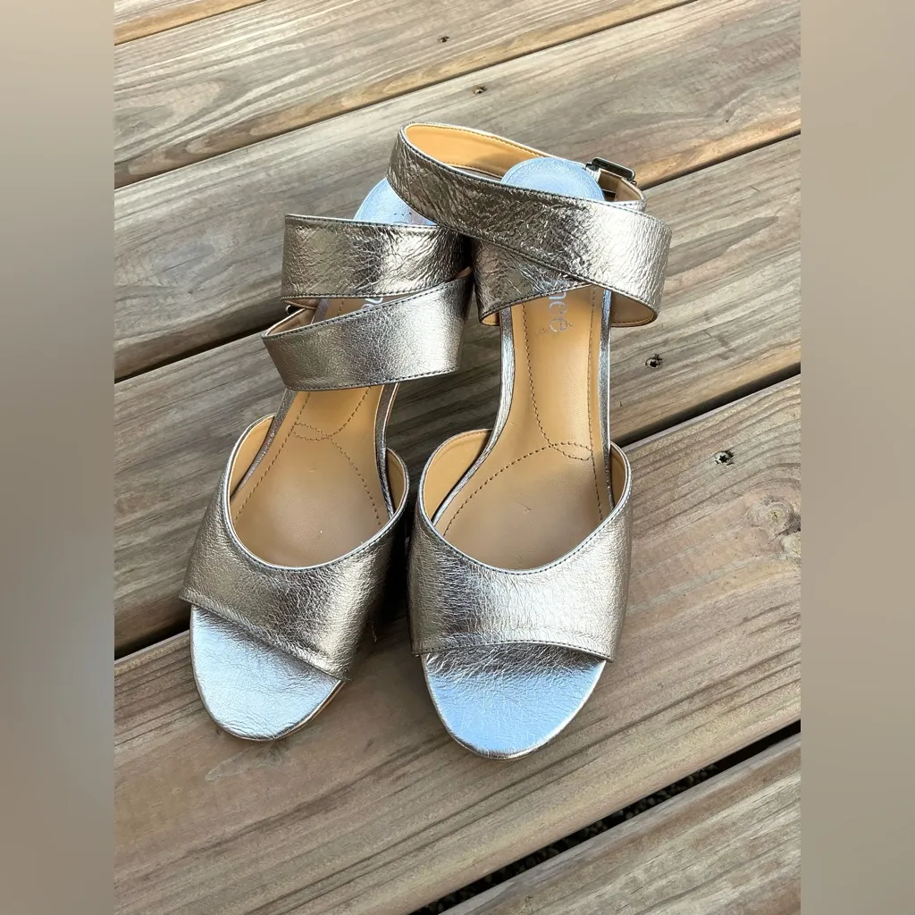 Dressy J.Renee leather sandals🌹🌹 Silver Size 10 - Image 2