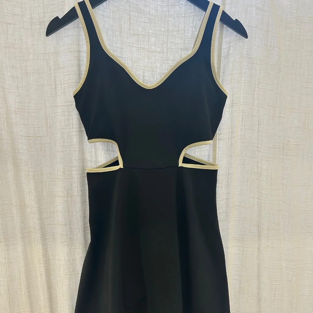 Old Navy  Active Black and White Workout dress - Image 3