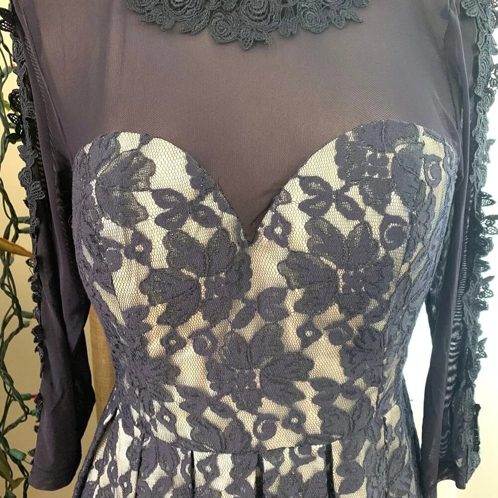 NEW Chi Chi London Sweetheart Neckline Mesh Lace Mini Dress - Image 4