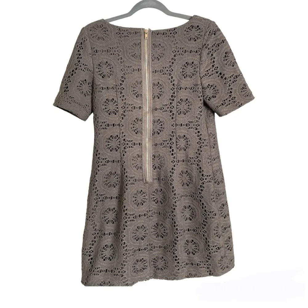 Adrianna Papell Gray Crochet/Lace Short Sleeve Lined Sheath Dress Size 10P - Image 6